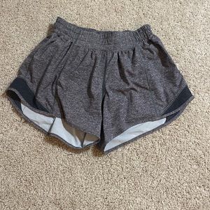 Lululemon Hotty Hot Low-Rise Lined 4” size womens 4 gray